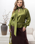 Stylish women’s blouse with a high collar and ties от марка YR, изработена от 100% polyester, показана на изображението.