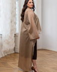 Asymmetrical cape made of lightweight fabric YR, направена от 90% viscose и 10% polyester, изображение на модел.