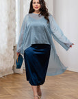 Asymmetrical cape made of lightweight fabric YR, viscose и polyester, показана в изображението.