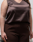 Elegant women’s tank top with a V-neckline от марка YR, polyester и elastane, показан в изображението.