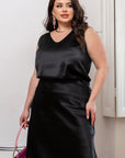 Elegant women’s tank top with a V-neckline от марка YR, polyester и elastane, показан на изображение 272_2.jpg.