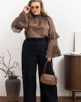 Stylish women’s blouse with ruffles and a high neckline от марка YR, от tencel и cotton, изображение на блузата с детайли.