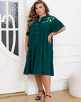 Свободна рокля с апликация Waist марка YR, изработена Waist 100% polyester, показана на изображението.