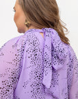 Elegant women’s blouse YR със Composition 70% polyester и 30% spandex, показана в изображението.