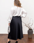 Stylish women’s blouse with a high collar and ties , модел YR, 100% polyester, изображение на блузата с детайли.