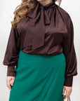 Stylish women’s blouse with a high collar and ties , модел YR, 100% polyester, изображение на блузата с модерна кройка.