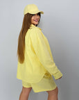 Linen ен комплект с shorts от cmесен linen и polyester, модерен и комфортен за летния сезон.