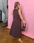 Linen ен комплект с skirt, Compositionен от 80% linen и 20% polyester, в светъл цвят, подходящ за летни дни.