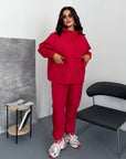 Windbreaker-fabric set made from polyester, image of elegant and comfortable model for everyday wear.