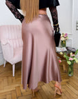 Midi skirt made of silk fabric , Compositionена от polyester, viscose и elastane, изображение на елегантна рокля.