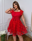 Short dress with mesh , модел на марката, от viscose и polyester, показана на модел, подходяща за вечерни събития.