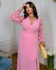 Long dress with mesh от viscose и polyester, стилна и елегантна, показана на изображение.