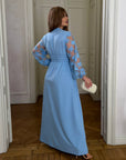 Long dress with mesh , произведена от viscose и polyester, изображена на модел.