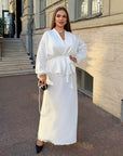 Satin kimono with a belt, with shiny satin sheen and stretchy waistband, made from polyester, viscose and elastane.