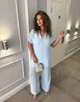 Плисиран chiffonен комплект с viscose и polyester, елегантен и деликатен дизайн, подходящ за официални облекла.