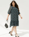 Лека chiffonена рокля с волани от Twiggy Shop, подходяща за летни и елегантни поводи, с фини детайли и женствен дизайн.