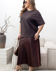 Свободна тениска YR от polyester и spandex, с удобен крой и моден дизайн, показана на изображението.