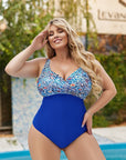 One-piece swimsuit комбиниран модел от polyester, подходящ за плуване и море, с ярки цветове и модерен дизайн.