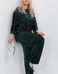 Velvet dress with pearls, with viscose, cotton and elastane, elegant design for special occasions.