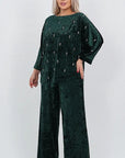 Velvet dress with pearls, light and stretchy, made from viscose, cotton and elastane, suitable for elegant occasions.