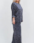 Stylish velvet dress with pearls, with viscose, cotton and elastane, for elegant everyday or evening style.