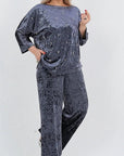 Velvet dress with pearls, with viscose, cotton and elastane, stylish and elegant for special occasions.