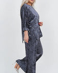 Velvet dress with pearls, made from viscose, cotton and elastane, with an elegant design and delicate decorative pearls.