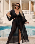 Two-piece swimsuit от polyester, изображение на бански с цветен дизайн и кройка.