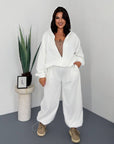 Hooded knit set made from cotton, polyester and elastane, suitable for comfort and everyday wear.