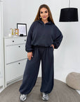 Hooded knit set in warm design, contains 60% cotton, 35% polyester and 5% elastane, suitable for everyday wear.