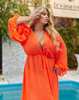 Long beach tunic от viscose и polyester, със свободен дизайн и светъл цвят, подходяща за летни разходки.