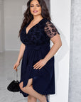 Short dress with decorated mesh от polyester, viscose и lycra, модел, подходяща за стиlinen ежедневен или веBlack тоалет.