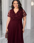 Short dress with decorated mesh от polyester, viscose и lycra, модел с елегантен дизайн и изящни детайли.