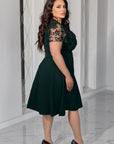 Short dress with decorated mesh от polyester, viscose и lycra, стилна и модерна за специални поводи.