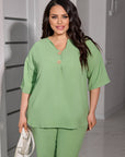 Blouse and buttoned pants set , polyester, lycra и nylon, стиlinen и комфортен за ежедневна носия.