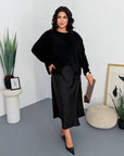Satin dress and soft jumper set, polyester, viscose and elastane, stylish and comfortable for everyday wear.