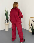 Velvet set with viscose, cotton and elastane, shown in an image, with soft texture and elegant design.