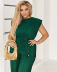 Set of structured fabric с polyester и spandex, показан на изображението, с моден дизайн и текстура.