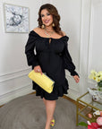 Short ruffled dress от polyester и elastane, модел на Composition, показана върху модел, детайл на дизайн и текстура.