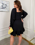 Short ruffled dress от polyester и elastane, в ярък дизайн, показана на снимката.