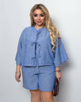 Linenен комплект с къси pantsи от linenова смес, blouse и pantsи, светъл цвят, комфортен летен тоалет.