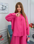 Set of shirt and trousers made of cotton blend с linen и polyester, подходящ за ежедневна елегантност.