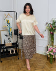 Комплект от linenена blouse и пола с polyester, стилен и комфортен, на снимката.