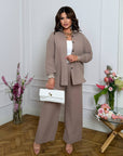 Ленен комплект от shirt и pants със смес от 80% linen и 20% polyester, стилен и комфортен за ежедневието.