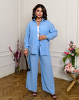 Ленен комплект от shirt и pants с 80% linen и 20% polyester, светъл цвят, подходящ за летен стил.
