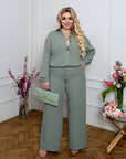 Комплект от linenена shirt и pants със смес от linen и polyester, в светъл цвят, подходящ за летен стил.