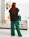 Lightweight three-piece set от polyester и elastane, изображение на стилен и удобен комплект за ежедневна носия