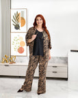 Lightweight three-piece set от polyester и elastane, ясно показан на изображението.