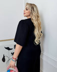 Комплект от linenена blouse с връзки и летни shorts, български модел, светъл цвят, подходящ за топло време.