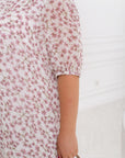 Floral chiffon dress от марка YR, сливане на viscose и polyester, показана на изображението.